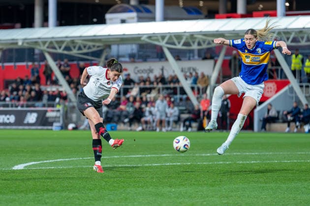 Ruby Grant Bayer 04 Leverkusen, 22 with shot on goal, Steffi Schmid FC Carl Zeiss Jena, 20 comes jumping Bayer 04 Leverkusen vs FC Carl Zeiss Jena, Football, Google Pixel Womens Bundesliga, Matchday 21, Season 2025 26, 22 03 2026, Bayer 04 Leverkusen vs FC Carl Zeiss Jena, Football, Google Pixel Womens Bundesliga, Matchday 21, Season 2025 26, 22 03 2026 Leverkusen Copyright: xEibner-Pressefoto LukasxBaldygax EP_LBA