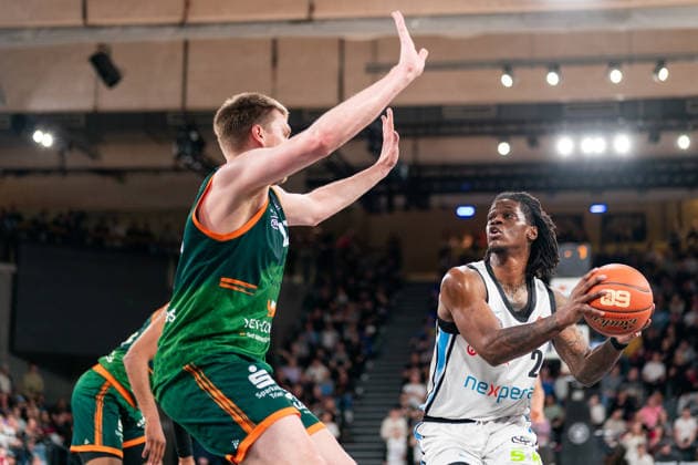 Leonard Thorpe Jr Veolia Towers Hamburg, 02 , Marten Linssen Gladiators Trier, 12 , GER, Veolia Towers Hamburg vs VET CONCEPT Gladiators Trier, Basketball, Bundesliga, Matchday 15, Season 2025 2026, 22 03 2026 GER, Veolia Towers Hamburg vs VET CONCEPT Gladiators Trier, Basketball, Bundesliga, Matchday 15, Season 2025 2026, 22 03 2026 Hamburg Copyright: xEibner-Pressefoto MaxxVincenx EP_MVN