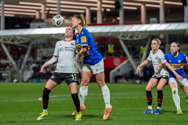 Valentina Maedl Bayer 04 Leverkusen, 17 , Steffi Schmid FC Carl Zeiss Jena, 20 Header, duel Bayer 04 Leverkusen vs FC Carl Zeiss Jena, Football, Google Pixel Womens Bundesliga, Matchday 21, Season 2025 26, 22 03 2026, Bayer 04 Leverkusen vs FC Carl Zeiss Jena, Football, Google Pixel Womens Bundesliga, Matchday 21, Season 2025 26, 22 03 2026 Leverkusen Copyright: xEibner-Pressefoto LukasxBaldygax EP_LBA