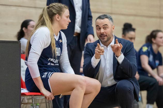 Toyota DBBL 2025 2026 Syntainics MBC vs TK Hannover Luchse Halle Saale, Germany 22 March 2026 In the picture from left Sydney Erikstrup Halle and coach Timur Topal Halle gestures, gestures, gestures, Halle Saale swh Arena Sachsen Anhalt Germany