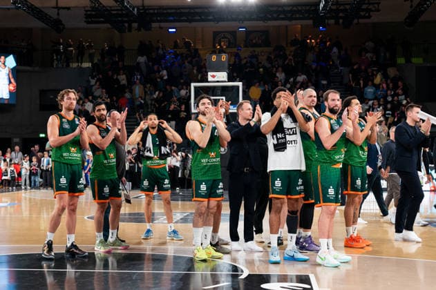 Trier disappointed Disappointment after defeat, Marco Hollersbacher Gladiators Trier, 09 , Behnam Yakhchali Dehkordi Gladiators Trier, 08 , Clay Guillozet Gladiators Trier, 04 , Urald King Gladiators Trier, 20 , Maik Zirbes Gladiators Trier, 33 , JJ Mann Gladiators Trier, 24 , GER, Veolia Towers Hamburg vs VET CONCEPT Gladiators Trier, Basketball, Bundesliga, Matchday 15, Season 2025 2026, 22 03 2026 GER, Veolia Towers Hamburg vs VET CONCEPT Gladiators Trier, Basketball, Bundesliga, Matchday 15, Season 2025 2026, 22 03 2026 Hamburg Copyright: xEibner-Pressefoto MaxxVincenx EP_MVN