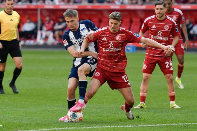 from left in duel Marten Winkler BSC 22 Cedric Itten Duesseldorf 13 22 03 2026 ¢ Soccer ¢ Fortuna Duesseldorf vs Hertha BSC, Merkur Spiel Arena, Duesseldorf, DFB DFL REGULATIONS PROHIBIT ANY USE OF PHOTOGRAPHS AS IMAGE SEQUENCES AND OR QUASI VIDE Copyright: xpepphotox xSaschaxWeizx pep00321, pep_20260322_hm_317207