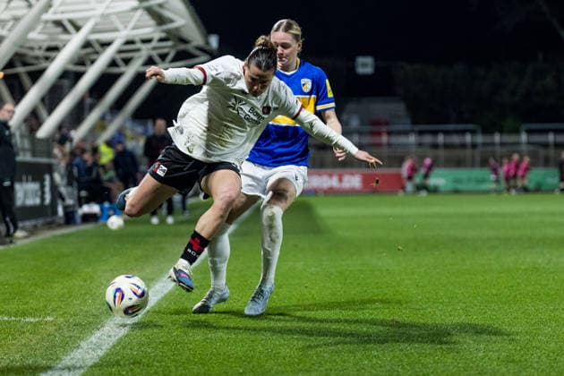 GOOGLE PIXEL Frauen Bundesliga, Bayer 04 Leverkusen FC Carl Zeiss Jena 22 03 2026 duel Carlotta Wamser Bayer 04 Leverkusen, 37 , Melina Laura Reuter FC Carl Zeiss Jena, 7 GOOGLE PIXEL Frauen Bundesliga, Bayer 04 Leverkusen FC Carl Zeiss Jena, Leverkusen, Ulrich Haberland Stadion am 22 03 2026 DFB REGULATIONS PROHIBIT ANY USE OF PHOTOGRAPHS AS IMAGE SEQUENCES AND OR QUASI VIDEO Copyright: xBEAUTIFULxSPORTS Wunderlx
