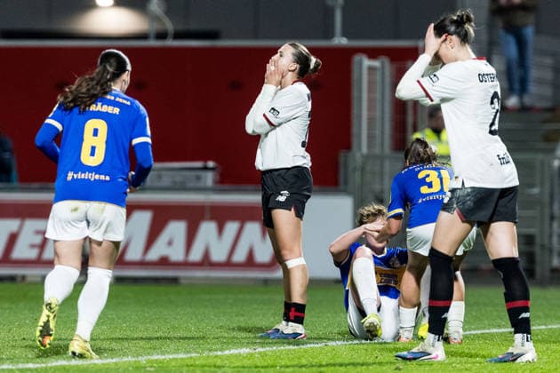 GOOGLE PIXEL Frauen Bundesliga, Bayer 04 Leverkusen FC Carl Zeiss Jena 22 03 2026 Julia Mickenhagen Bayer 04 Leverkusen, 18 beats her hands over her head after missing a chance GOOGLE PIXEL Frauen Bundesliga, Bayer 04 Leverkusen FC Carl Zeiss Jena, Leverkusen, Ulrich Haberland Stadion am 22 03 2026 DFB REGULATIONS PROHIBIT ANY USE OF PHOTOGRAPHS AS IMAGE SEQUENCES AND OR QUASI VIDEO Copyright: xBEAUTIFULxSPORTS Wunderlx