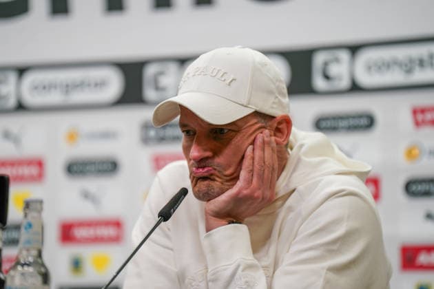 Sport Bilder des Tages Deutschland: Fussball Bundesliga 2025 - 2026, 27. Spieltag - FC St. Pauli vs SC Freiburg - Millerntor-Stadion (Hamburg-St. Pauli): Alexander Blessin (Trainer, FC St. Pauli) Pressekonferenz, Medien *** Germany Soccer Bundesliga 2025 2026, Matchday 27 FC St Pauli vs SC Freiburg Millerntor Stadion Hamburg St Pauli Alexander Blessin Coach, FC St Pauli Press Conference, Media Copyright: xJOERANxSTEINSIEKx