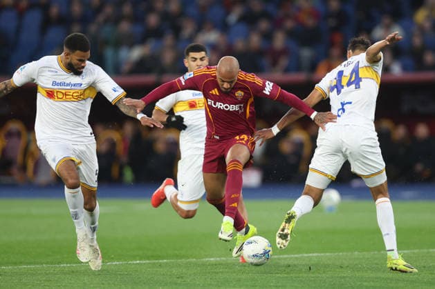 CALCIO - Serie A - AS Roma vs US Lecce Rome, Italy - March 22, 2026: Jamil Siebert (Defender) of US Lecce Donyell Malen (Forward) of AS Roma , Tiago Gabriel (Defender) of US Lecce seen in action during the Serie A Enilive 2025-2026 football match between AS Roma vs US Lecce at Olympic Stadium. Roma Italy  Copyright: xIPAxSport ABACAx