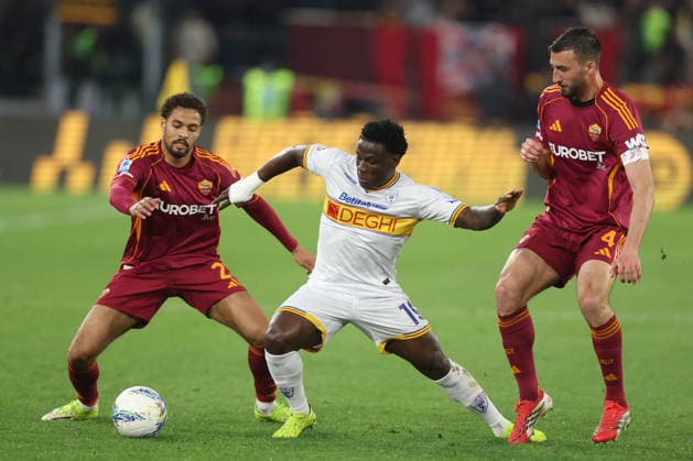 CALCIO - Serie A - AS Roma vs US Lecce Rome, Italy - March 22, 2026: Devyne Rensch (Defender) of AS Roma, Omri Gandelaman (Midfielder) of US Lecce , Bryan Cristante (Midfielder) of AS Roma seen in action during the Serie A Enilive 2025-2026 football match between AS Roma vs US Lecce at Olympic Stadium. Roma Italy  Copyright: xIPAxSport ABACAx