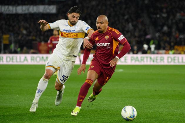 CALCIO - Serie A - AS Roma vs US Lecce Romaâ??s Donyell Malen and Lecceâ??s Santiago Pierotti during the Italian Football Championship League A Enilive 2025 2026 match between AS Roma vs US Lecce at the Olimpic Stadium in Rome on 22 March 2026. Rome Italy  Copyright: xIPAxSport ABACAx