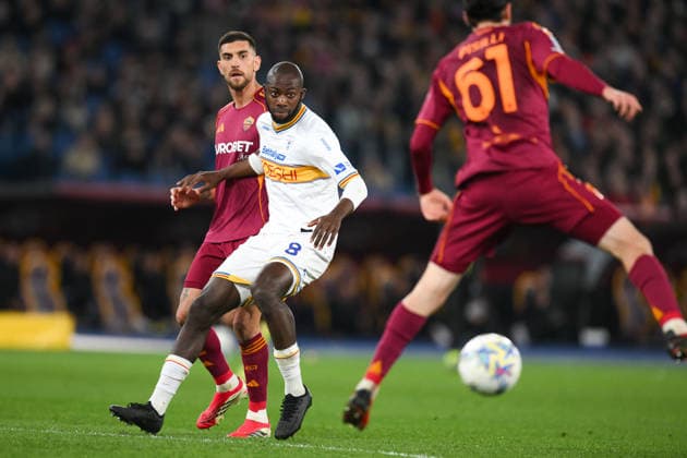 Foto IPP Roberto Ramaccia Roma 22 3 2026 Campionato di Calcio Serie A 2025 2026 Roma vs Lecce Nella foto Sadik Fofana of US Lecce in azione palla al piede contrastato da Lorenzo Pellegrini of AS Roma Italy Photo Press - World Copyright Roma italy Italia ITALY  Copyright: xR4924_italyphotopressx