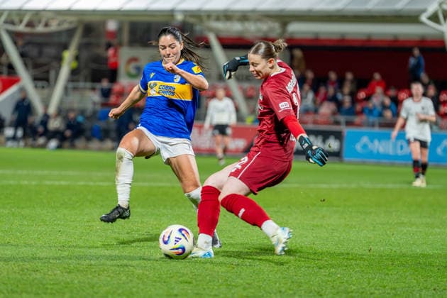 Olivia Alcaide FC Carl Zeiss Jena, 09 laueft Rafaela Borggraefe Bayer 04 Leverkusen, 12 an Bayer 04 Leverkusen vs FC Carl Zeiss Jena, Football, Google Pixel Womens Bundesliga, 21 Matchday, Season 2025 26, 22 03 2026, Bayer 04 Leverkusen vs FC Carl Zeiss Jena, Football, Google Pixel Womens Bundesliga, 21 Matchday, Season 2025 26, 22 03 2026 Leverkusen Copyright: xEibner-Pressefoto LukasxBaldygax EP_LBA
