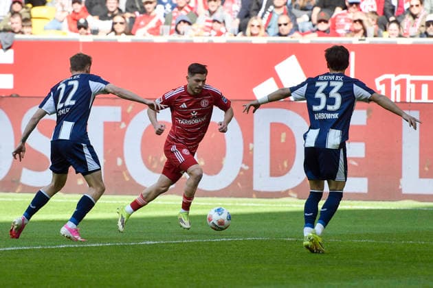 from left fighting for the ball Marten Winkler BSC 22 Florent Muslija Duesseldorf 24 Michal Karbownik BSC 33 22 03 2026 ¢ Soccer ¢ Fortuna Duesseldorf vs Hertha BSC, Merkur Spiel Arena, Duesseldorf, DFB DFL REGULATIONS PROHIBIT ANY USE OF PHOTOGRAPHS AS IMAGE SEQUENCES AND OR QUASI VIDEO Copyright: xpepphotox xSaschaxWeizx pep00321, pep_20260322_hm_316480
