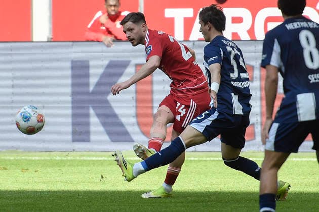 from left in duel Florent Muslija Duesseldorf 24 Michal Karbownik BSC 33 22 03 2026 ¢ Soccer ¢ Fortuna Duesseldorf vs Hertha BSC, Merkur Spiel Arena, Duesseldorf, DFB DFL REGULATIONS PROHIBIT ANY USE OF PHOTOGRAPHS AS IMAGE SEQUENCES AND OR QUASI VIDE Copyright: xpepphotox xSaschaxWeizx pep00321, pep_20260322_hm_316612