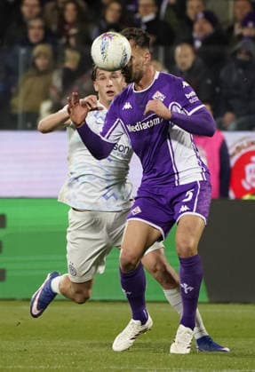 Fiorentina™s Marin Pongracic fight for the ball with Pio Esposito Inter™s during the Serie A soccer match between Fiorentina and Inter at the Artemio Franchi stadium in Florence, center of Italy - Sunday , March 22, 2026. - Soccer  Copyright: xMarcoxBucco LaxPressex