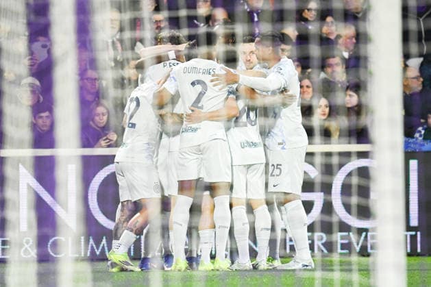 Francesco Pio Esposito (Inter) celebrates with teammates after scoring the 1-0 goal during ACF Fiorentina vs Inter - FC Internazionale, Italian soccer Serie A match in Florence, Italy, March 22 2026  Copyright: xFabioxFagiolini IPAxSportx xipa-agency.netx xx IPA_73310460 IPA_Agency_IPA73310460