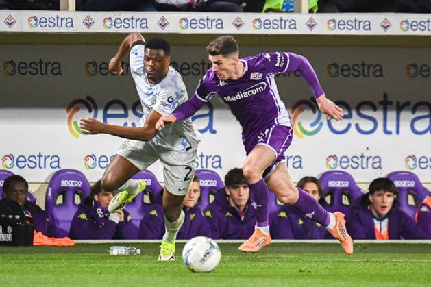 Robin Everardus Goses (Fiorentina) hampered by Manuel Akanji (Inter) during ACF Fiorentina vs Inter - FC Internazionale, Italian soccer Serie A match in Florence, Italy, March 22 2026  Copyright: xFabioxFagiolini IPAxSportx xipa-agency.netx xx IPA_73311054 IPA_Agency_IPA73311054