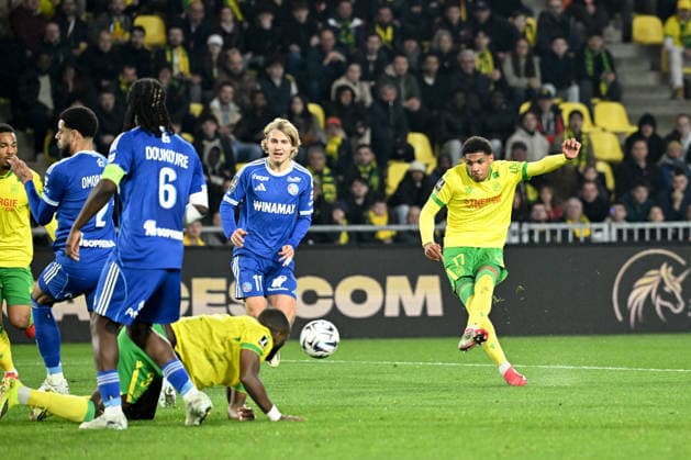 FC Nantes v RC Strasbourg Alsace - Ligue 1 McDonald s 2025 2026 11 Sebastian NANASI (rcsa) - 17 Dehmaine ASSOUMANI (fcn) during the Ligue 1 McDonald s match between Nantes and Strasbourg at Stade de la Beaujoire on March 22, 2026 in Nantes, France. Nantes France  Copyright: xFEPx 776348329