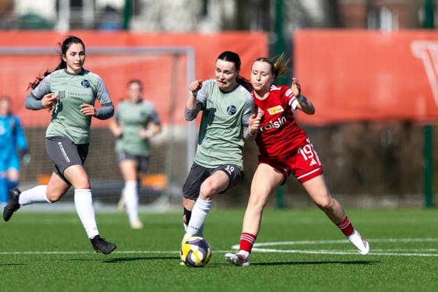 Regionalliga Nordost Frauen 1 FC Union Berlin II vs 1 FFV Erfurt Berlin 22 03 2026 Lea Schrenk 19 1 FFV Erfurt vs Vivien Angelina Stibal 19 1 FC Union Berlin II Regionalliga Nordost Frauen 1 FC Union Berlin II vs 1 FFV Erfurt Trainingszentrum Oberspree KR1 22 03 2026 Copyright: xBEAUTIFULxSPORTS Duehringx