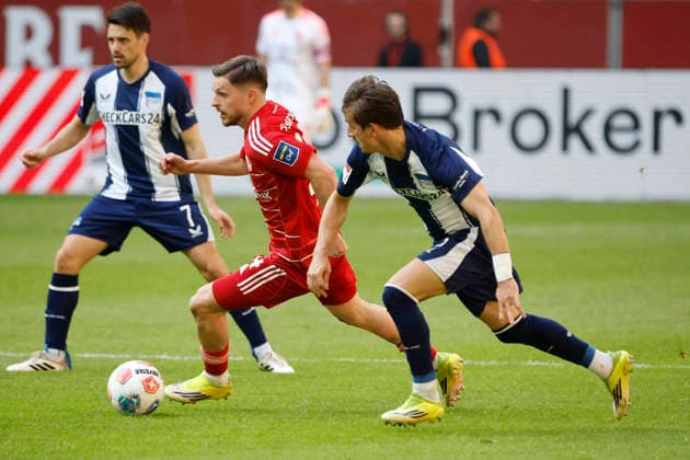 Düsseldorf , Germany, 2 Soccer Bundesliga season 2025 26 27 Matchday Fortuna Düsseldorf Hertha BSC Berlin 2 5 on 22 03 2026 at Merkur Spiel Arena in Düsseldorf Josip BREKALO HBSC , Florent MUSLIJA F 95 and Michal KARBOWNIK HBSC from left to right