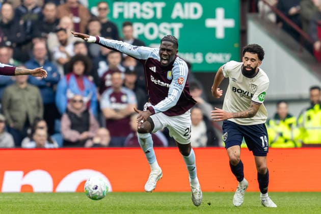 Aston Villa v West Ham United, Premier League Aston Villa midfielder Amadou Onana (24) runs forward with ball during the Premier League match between Aston Villa and West Ham United at Villa Park, Birmingham, UK on 22 March 2026. Birmingham Villa Park West Midlands UK Editorial use only DataCo restrictions apply See www.football-dataco.com , Copyright: xManjitxNarotrax PSI-23950-0079