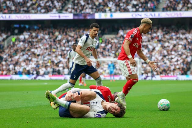 Tottenham Hotspur v Nottingham Forest, Premier League Tottenham Hotspur midfielder Archie Gray (14) injured during the Tottenham Hotspur v Nottingham Forest Premier League match at the Tottenham Hotspur Stadium, London, England on 22 March 2026 Credit: Phil Duncan Every Second Media Editorial use only. All images are copyright Every Second Media Limited. No images may be reproduced without prior permission. All rights reserved. Premier League and Football League images are subject to licensing agreements with Football DataCo Limited. see https: www.football-dataco.com Copyright: xIMAGO EveryxSecondxMediax ESM-1867-0121 PhilxDuncanx xEveryxSecondxMediax