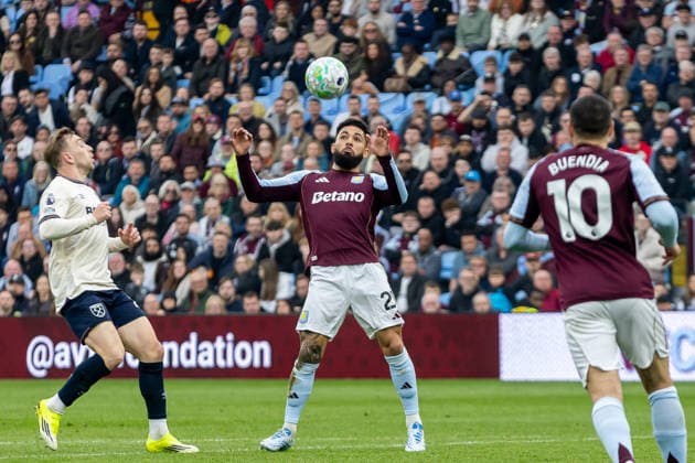 Aston Villa v West Ham United, Premier League Aston Villa midfielder Douglas Luiz (21) controls ball during the Premier League match between Aston Villa and West Ham United at Villa Park, Birmingham, UK on 22 March 2026. Birmingham Villa Park West Midlands UK Editorial use only DataCo restrictions apply See www.football-dataco.com , Copyright: xManjitxNarotrax PSI-23950-0165