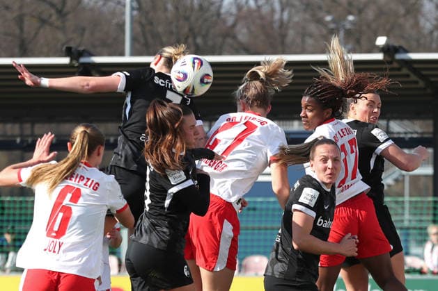 Google Pixel Womens Bundesliga, RB Leipzig SC Freiburg 22 03 2026 Header melee with Delice Boboy 17, RB Leipzig Football, Google Pixel Womens Bundesliga, Season 2025 2026, 21 Matchday RB Leipzig vs SC Freiburg on 22 03 2026, Training Center Cottaweg, Leipzig DFB REGULATIONS PROHIBIT ANY USE OF PHOTOGRAPHS AS IMAGE SEQUENCES AND OR QUASI VIDEO Copyright: xBEAUTIFULxSPORTS JanxKaeferx