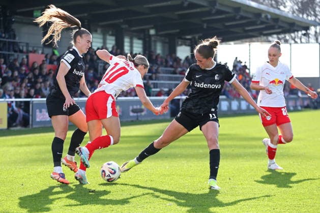 Google Pixel Women Bundesliga, RB Leipzig SC Freiburg 22 03 2026 Maj Schneider 15, SC Freiburg stops Gina Chmielinski 10, RB Leipzig Football, Google Pixel Women Bundesliga, Season 2025 2026, 21 Matchday RB Leipzig vs SC Freiburg on 22 03 2026, Training Center Cottaweg, Leipzig DFB REGULATIONS PROHIBIT ANY USE OF PHOTOGRAPHS AS IMAGE SEQUENCES AND OR QUASI VIDEO Copyright: xBEAUTIFULxSPORTS JanxKaeferx