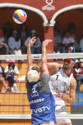Men™s 2026 Volleyball World Beach Pro Tour- Semifinals Nicolas Capogrosso of Argentina spikes the ball against Logan Webber of United States during the Semifinals match of the 2026 Men s Volleyball World Beach Pro Tour between Argentina and United States. on March 22, 2026 in Tlaxcala, Mexico. (Photo by Essene Hernandez Eyepix Group) Copyright: xEssenexHernandez xEyepixxGroupx EH_21032026_178860