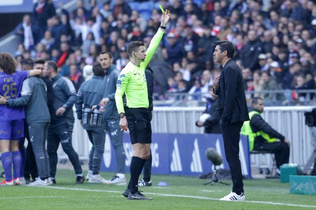 FRANCOIS LETEXIER, Arbitro, Referee, PAULO FONSECA, Olympique Lione, Ligue 1, 2025-26, Olympique Lyonnais vs Monaco 1-2, 22-03-2026, Azione, Action, Ammonizione, Yellow card LIGUE 1 2025-26 OLYMPIQUE LIONE-MONACO 1-2