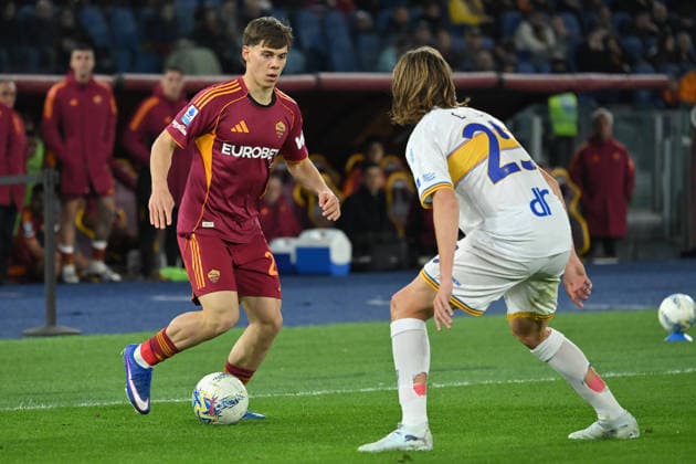 Soccer, serie A match, AS Roma v Lecce Lorenzo Venturino of AS Roma,Antonino Gallo of Lecce during the serie A Enilive match between AS Roma v Lecce at olimpico stadium in Rome, Italy, Mar 22nd, 2026 Imago-Images Emmefoto Copyright: xImago-Images Emmefotox