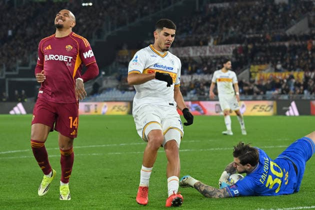 Soccer, serie A match, AS Roma v Lecce Donyell Malen of AS Roma,Danilo Veiga of Lecce,Wladimiro Falcone of Lecce during the serie A Enilive match between AS Roma v Lecce at olimpico stadium in Rome, Italy, Mar 22nd, 2026 Imago-Images Emmefoto Copyright: xImago-Images Emmefotox