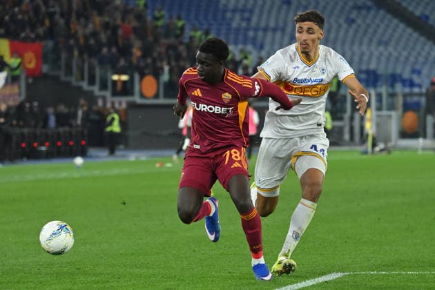 Soccer, serie A match, AS Roma v Lecce Robinio Vaz of AS Roma,Tiago Gabriel of Lecce during the serie A Enilive match between AS Roma v Lecce at olimpico stadium in Rome, Italy, Mar 22nd, 2026 Imago-Images Emmefoto Copyright: xImago-Images Emmefotox