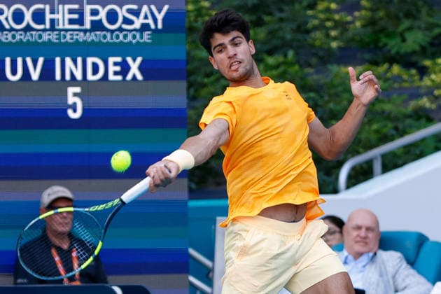 MIAMI GARDENS, FL - MARCH 22: Carlos Alcaraz (ESP) in action during his men™s third round singles match against Sebastian Korda (USA) at the Miami Open on March 22, 2026, at Hard Rock Stadium in Miami Gardens, Florida,(Photo by Chris Arjoon Icon Sportswire) TENNIS: MAR 22 Miami Open EDITORIAL USE ONLY Icon2603220010098