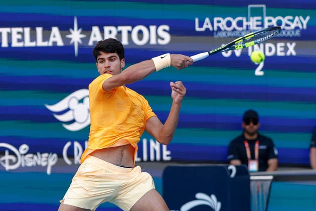 MIAMI GARDENS, FL - MARCH 22: Carlos Alcaraz (ESP) in action during his men™s third round singles match against Sebastian Korda (USA) at the Miami Open on March 22, 2026, at Hard Rock Stadium in Miami Gardens, Florida,(Photo by Chris Arjoon Icon Sportswire) TENNIS: MAR 22 Miami Open EDITORIAL USE ONLY Icon2603220010118