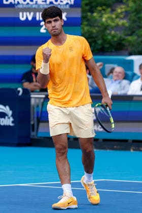 MIAMI GARDENS, FL - MARCH 22: Carlos Alcaraz (ESP) in action during his men™s third round singles match against Sebastian Korda (USA) at the Miami Open on March 22, 2026, at Hard Rock Stadium in Miami Gardens, Florida,(Photo by Chris Arjoon Icon Sportswire) TENNIS: MAR 22 Miami Open EDITORIAL USE ONLY Icon2603220010125