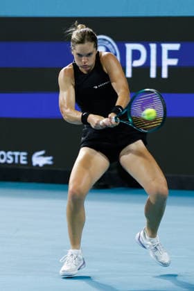 MIAMI GARDENS, FL - MARCH 22: Caty McNally (USA) in action during his women™s third round singles match against Aryna Sabalenka at the Miami Open on March 22, 2026, at Hard Rock Stadium in Miami Gardens, Florida,(Photo by Chris Arjoon Icon Sportswire) TENNIS: MAR 22 Miami Open EDITORIAL USE ONLY Icon2603220010143