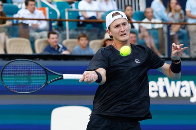 MIAMI GARDENS, FL - MARCH 22: Sebastian Korda (USA) in action during his men™s third round singles match against Carlos Alcaraz (ESP) at the Miami Open on March 22, 2026, at Hard Rock Stadium in Miami Gardens, Florida,(Photo by Chris Arjoon Icon Sportswire) TENNIS: MAR 22 Miami Open EDITORIAL USE ONLY Icon2603220010077