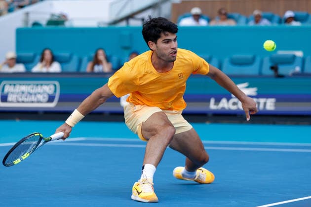 MIAMI GARDENS, FL - MARCH 22: Carlos Alcaraz (ESP) in action during his men™s third round singles match against Sebastian Korda (USA) at the Miami Open on March 22, 2026, at Hard Rock Stadium in Miami Gardens, Florida,(Photo by Chris Arjoon Icon Sportswire) TENNIS: MAR 22 Miami Open EDITORIAL USE ONLY Icon2603220010103