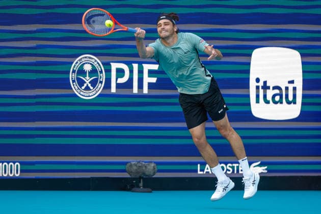 MIAMI GARDENS, FL - MARCH 22: Taylor Fritz (USA) in action during his men™s third round singles match against Reilly Opelka (USA) at the Miami Open on March 22, 2026, at Hard Rock Stadium in Miami Gardens, Florida,(Photo by Chris Arjoon Icon Sportswire) TENNIS: MAR 22 Miami Open EDITORIAL USE ONLY Icon2603220010032