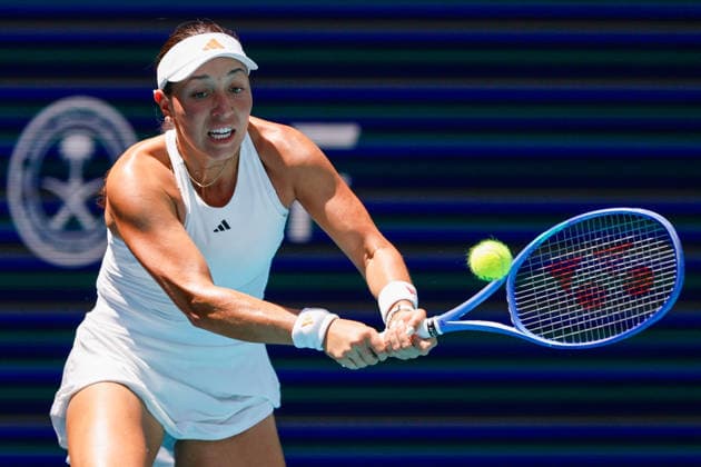 MIAMI GARDENS, FL - MARCH 22: Jessica Pegula (USA) in action during her women™s third round singles match against Leylah Fernandez (CAN) at the Miami Open on March 22, 2026, at Hard Rock Stadium in Miami Gardens, Florida,(Photo by Chris Arjoon Icon Sportswire) TENNIS: MAR 22 Miami Open EDITORIAL USE ONLY Icon2603220010017