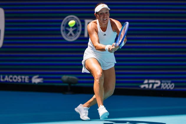 MIAMI GARDENS, FL - MARCH 22: Jessica Pegula (USA) in action during her women™s third round singles match against Leylah Fernandez (CAN) at the Miami Open on March 22, 2026, at Hard Rock Stadium in Miami Gardens, Florida,(Photo by Chris Arjoon Icon Sportswire) TENNIS: MAR 22 Miami Open EDITORIAL USE ONLY Icon2603220010018