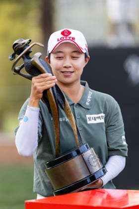 MENLO PARK, CA - MARCH 22: Hyo Joo Kim of South Korea looks at the trophy after winning the final round of the LPGA, Golf Damen Fortinet Founders Cup on March 22, 2026 at Sharon Heights Golf & Country Club in Menlo Park, CA. (Photo by Matthew Huang Icon Sportswire) GOLF: MAR 22 LPGA Fortinet Founders Cup EDITORIAL USE ONLY Icon2603220504