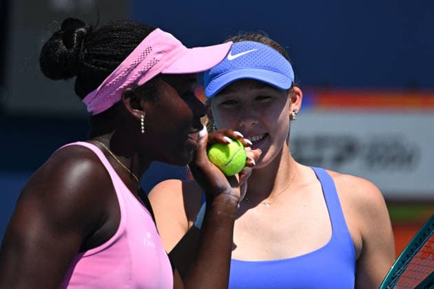 Itau Miami Open - Mirra Andreeva And Victoria Mboko Mirra Andreeva (RUS) and Victoria Mboko (CAN) during their double match at the Itau Miami Tennis Open in Miami , USA, on March 22, 2026. Photo by Corinne Dubreuil ABACAPRESS.COM Miami United States  Copyright: xDubreuilxCorinne ABACAx