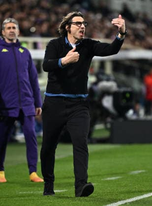 (260323) -- FLORENCE, March 23, 2026 () -- Fiorentina s head coach Paolo Vanoli gestures during a Serie A football match between Fiorentina and Inter Milan in Florence, Italy, March 22, 2026. () (SP)ITALY-FLORENCE-FOOTBALL-SERIE A-FIORENTINA VS INTER MILAN Xinhua 