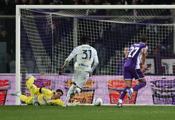 (260323) -- FLORENCE, March 23, 2026 () -- Fiorentina s Cher Ndour (R) scores during a Serie A football match between Fiorentina and Inter Milan in Florence, Italy, March 22, 2026. () (SP)ITALY-FLORENCE-FOOTBALL-SERIE A-FIORENTINA VS INTER MILAN Xinhua 