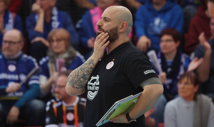 Stuttgart , Bundesliga Volleyball Quarterfinals Game 1 , Allianz MTV Stuttgart vs Schwarz Weiß Erfurt , Coach Konstantin Bitter Stgt
