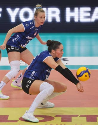Stuttgart , Bundesliga Volleyball Quarterfinals Game 1 , Allianz MTV Stuttgart vs Schwarz Weiß Erfurt , from front Mikala Mogensen Antonia Stautz Stgt