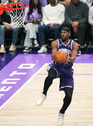 (260323) -- SACRAMENTO, March 23, 2026 -- Precious Achiuwa of Sacramento Kings goes for a layup during the 2025-2026 NBA, Basketball Herren, USA regular season game between Sacramento Kings and Brooklyn Nets in Sacramento, the United States, March 22, 2026. (Photo by Xinhua) (SP)U.S.-SACRAMENTO-BASKETBALL-NBA-KINGS VS NETS SunxYuxuan 