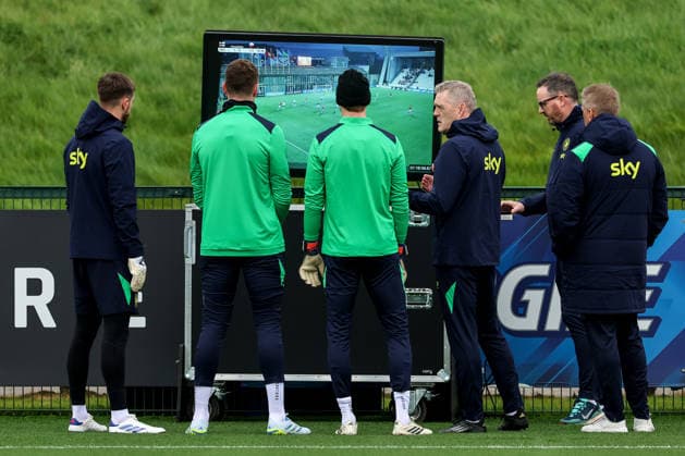Republic of Ireland Squad Training, FAI HQ, Dublin 23 3 2026 A view of the Ireland squad and staff going through video analysis during the training session A view of the Ireland squad and staff going through video analysis during the training session 23 3 2026  Copyright: x INPHO RyanxByrnex RB1_8621