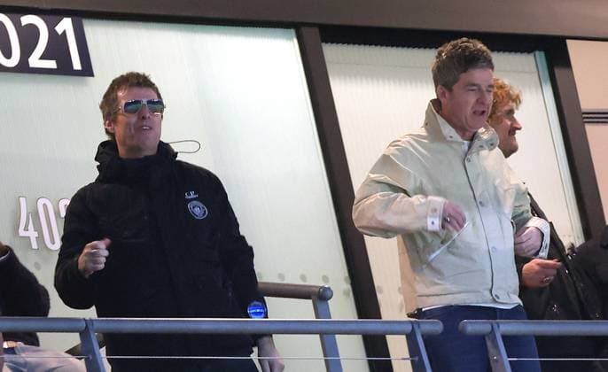 LONDON, ENGLAND, MARCH 22: Noel Gallagher & Liam Gallagher of Oasis celebrate Manchester City 2-0 victory against Arsenal with there families together after the match between Arsenal FC and Manchester City FC in the Carabao Cup Final at Wembley Stadium in London, England, on March 22. (Photo by Daniel Weir) Copyright: xDanielxWeir SportsxPressxPhotox Sportspressphoto_SPR117638